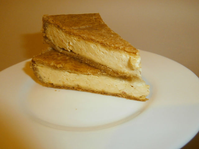 смачний пиріг або сирна запіканка (із плавленим сиром)