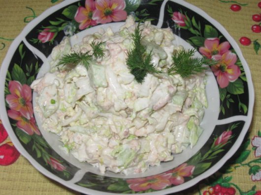 Салат із пекінської капусти і тунцем