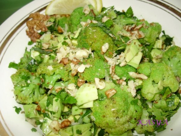 Салат з авокадо і брокколі "На здоров'я"