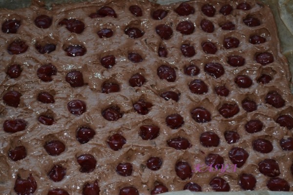 Шоколадно-вишневий пиріг