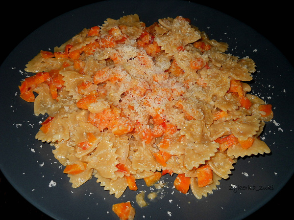 Паста фарфалле з морквою